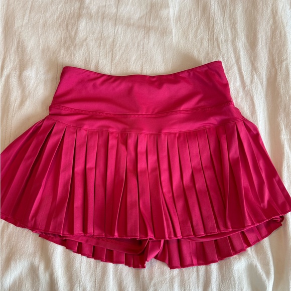 Gold Hinge Dresses & Skirts - Gold Hinge Hot Pink Pleated Skort small